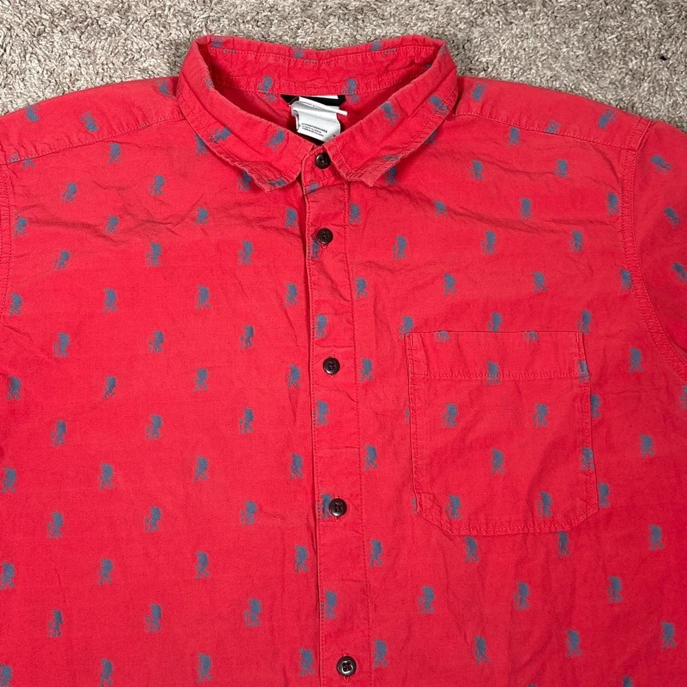 The North Face Men's Red Hiker Print Short Sleeve Button Up‎ Shirt Camp